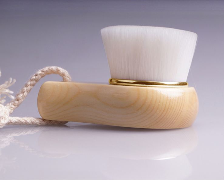 Facial clreaning brush with wood handle